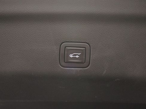 Used 2024 Chevrolet Suburban Z71 w/ Z71 Off-Road Package AWD/4WD image 17