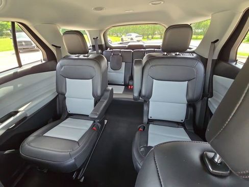 Used 2023 Ford Explorer XLT w/ Equipment Group 202A RWD image 20