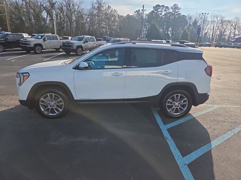 Used 2024 GMC Terrain SLT image 5