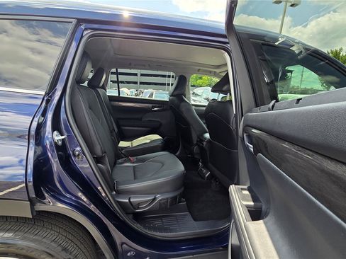 Used 2023 Toyota Highlander Platinum AWD/4WD image 37
