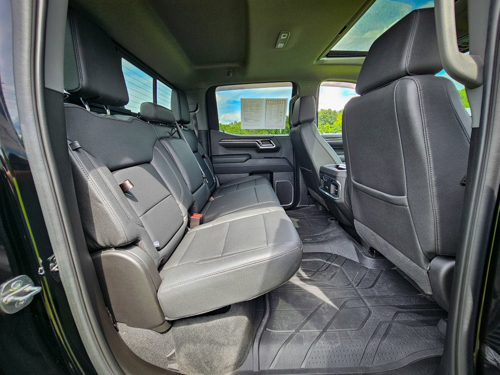 Used 2023 Chevrolet Silverado 1500 LTZ w/ LTZ Premium Package AWD/4WD image 41