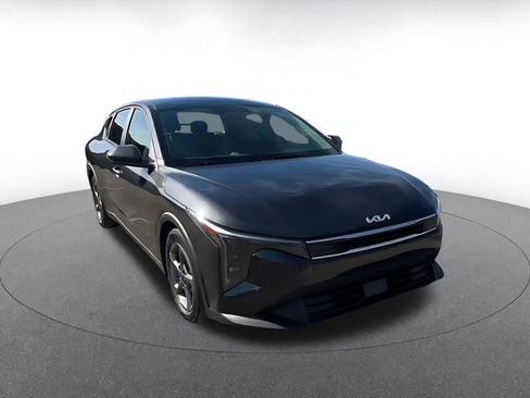 Used 2025 Kia K4 LXS image 3
