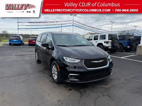 New 2026 Chrysler Pacifica Select FWD image 1