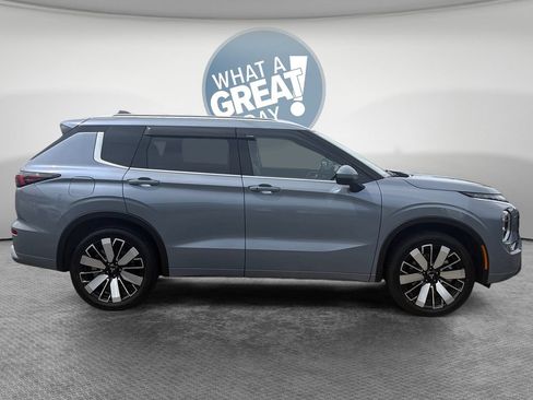 Used 2025 Mitsubishi Outlander SEL AWD/4WD image 2