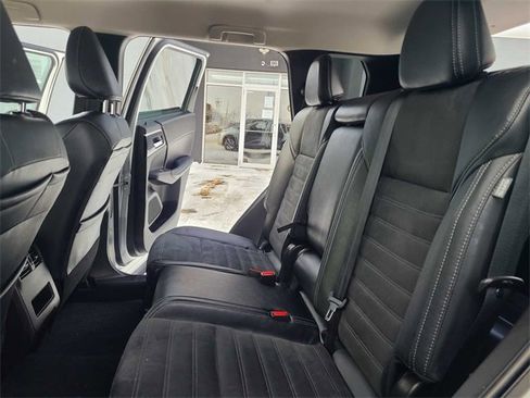 Used 2022 Mitsubishi Outlander SE image 24