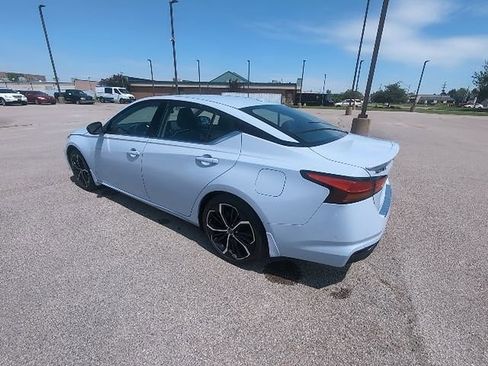 Used 2023 Nissan Altima 2.5 SR w/ SR Premium Package FWD image 9