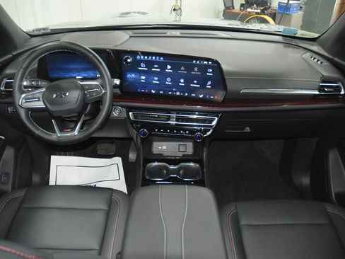 Used 2025 Chevrolet Traverse Z71 w/ Driver Confidence Package AWD/4WD image 30