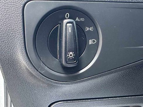 Used 2020 Volkswagen Tiguan S image 28