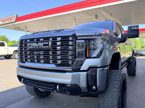 Used 2024 GMC Sierra 3500 Denali Ultimate image 18