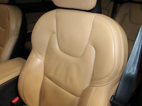 Used 2023 Volvo XC90 T8 Ultimate image 9