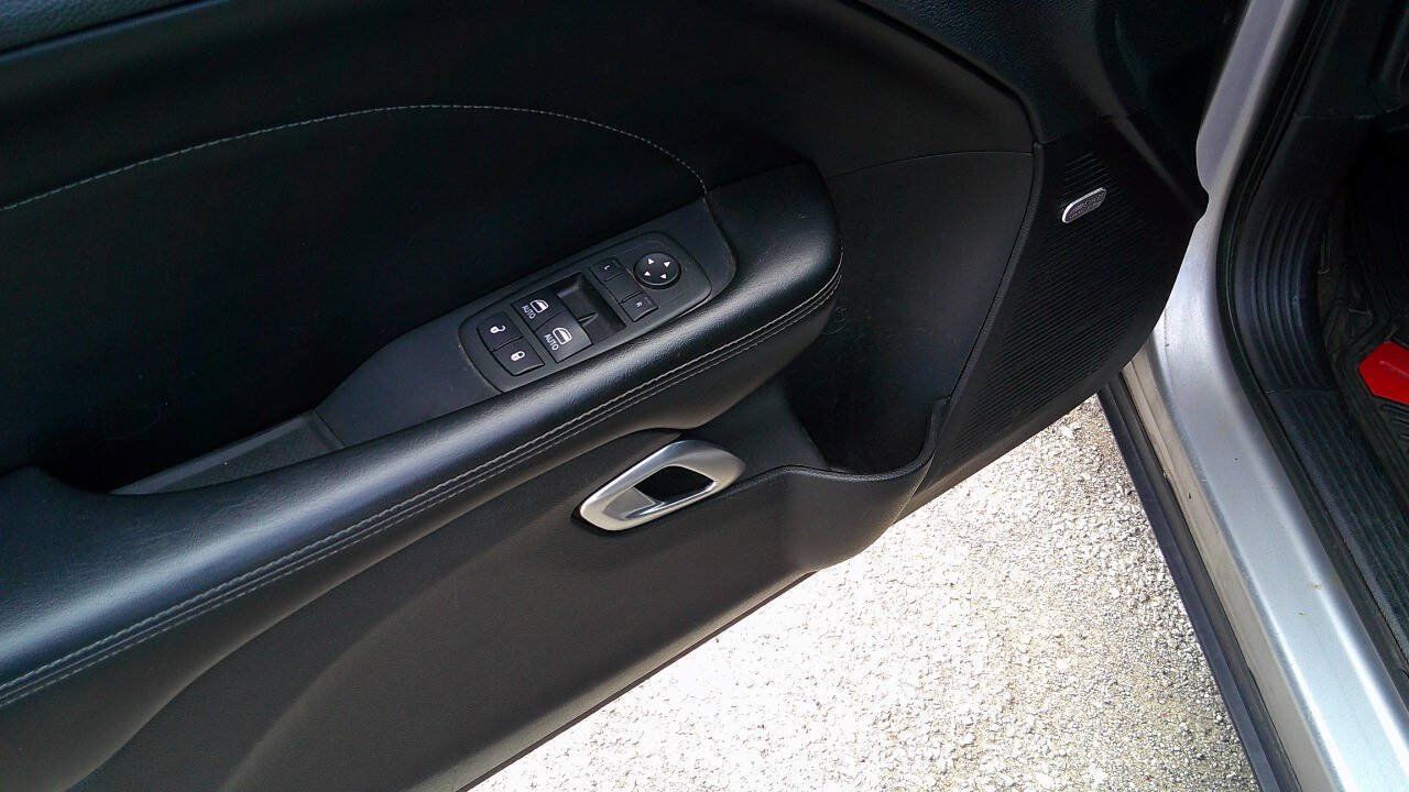 Used 2015 Dodge Challenger SXT Plus RWD image 17