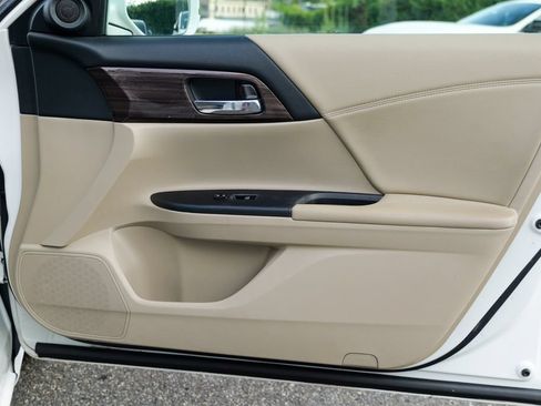 Used 2016 Honda Accord EX image 33