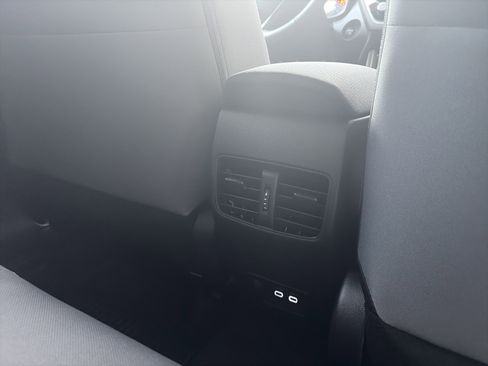 Certified 2024 Toyota Corolla Cross SE image 39