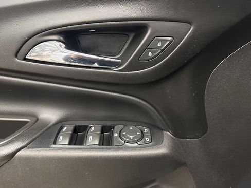 Used 2018 Chevrolet Equinox LT image 16