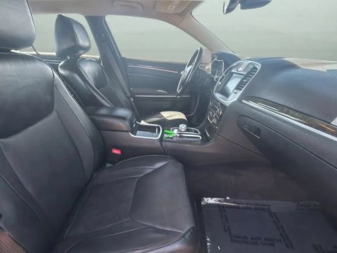 Used 2016 Chrysler 300 C RWD image 25