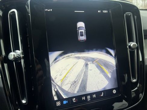 Used 2025 Volvo XC40 B5 Core image 23