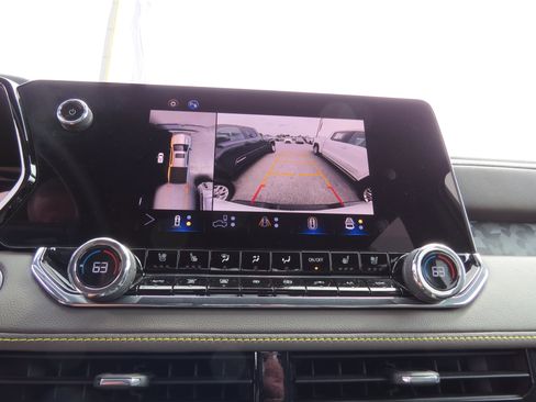 Used 2025 Chevrolet Colorado ZR2 w/ Off-Road Front Bumper Package image 35