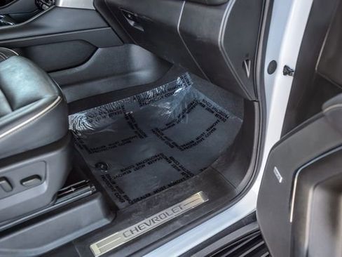 Used 2023 Chevrolet Suburban Premier image 29