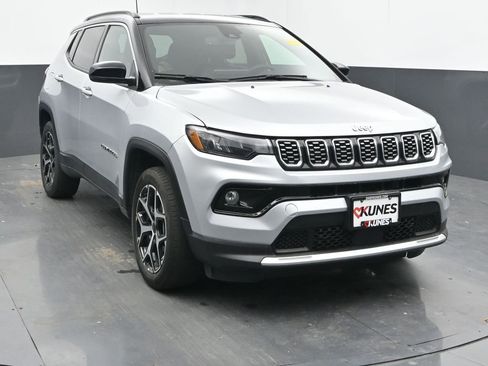 Used 2025 Jeep Compass Limited AWD/4WD image 3