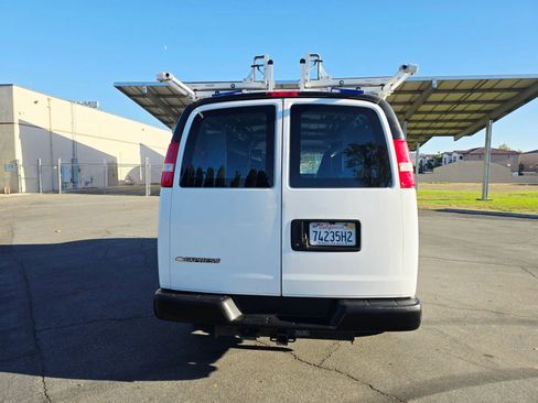 Used 2017 Chevrolet Express 2500 image 7