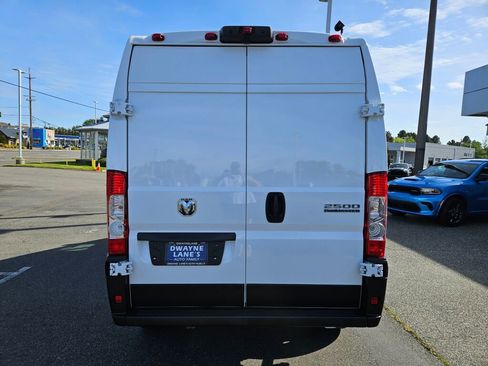 Used 2026 RAM ProMaster 2500 w/ Convenience Group FWD image 4
