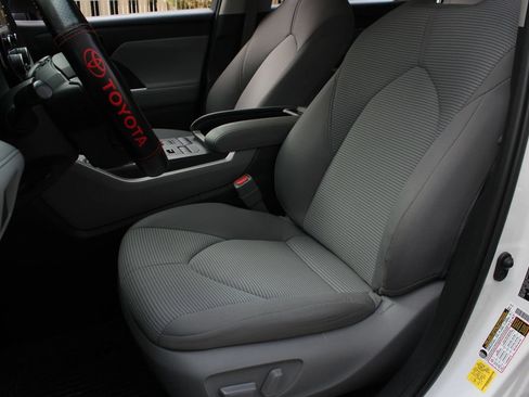 Used 2020 Toyota Highlander L AWD/4WD image 17