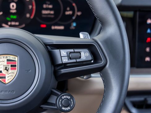 Certified 2025 Porsche Cayenne S AWD/4WD image 40