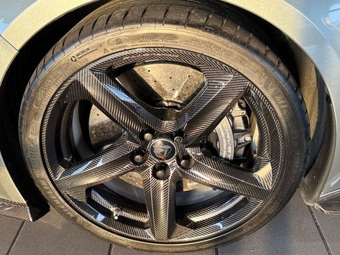 Used 2023 Chevrolet Corvette Z06 w/ Z07 Performance Package image 18