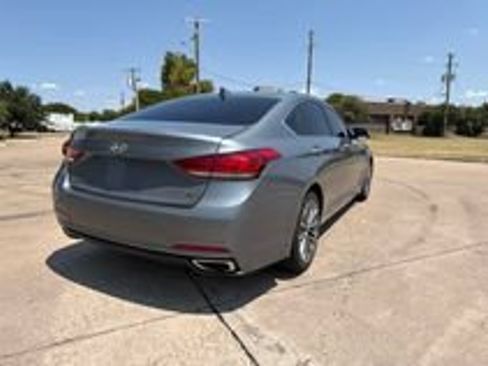 Used 2015 Hyundai Genesis 3.8 RWD image 4