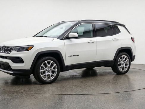Used 2025 Jeep Compass Limited AWD/4WD image 3