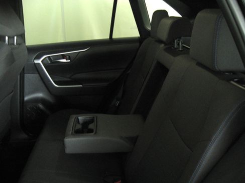 Used 2022 Toyota RAV4 SE w/ SE Grade Weather Package image 7