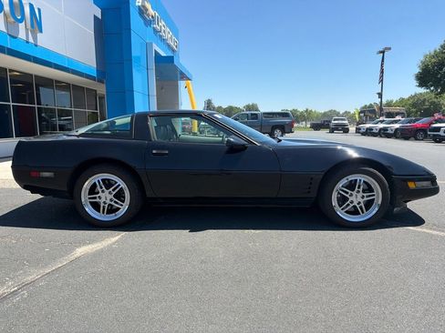 Used 1993 Chevrolet Corvette Coupe RWD image 4