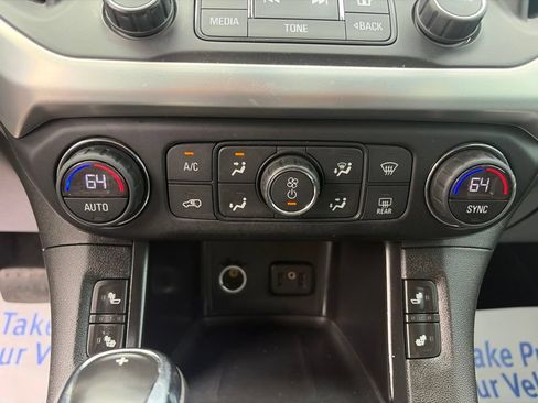 Used 2017 GMC Acadia SLT FWD image 16