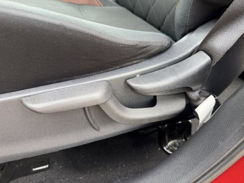 Used 2020 Nissan Kicks SR image 24