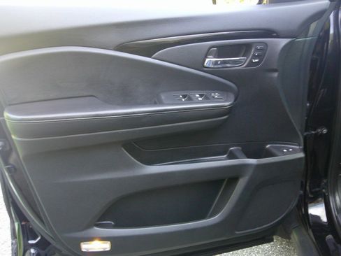 Used 2017 Honda Pilot Touring image 57