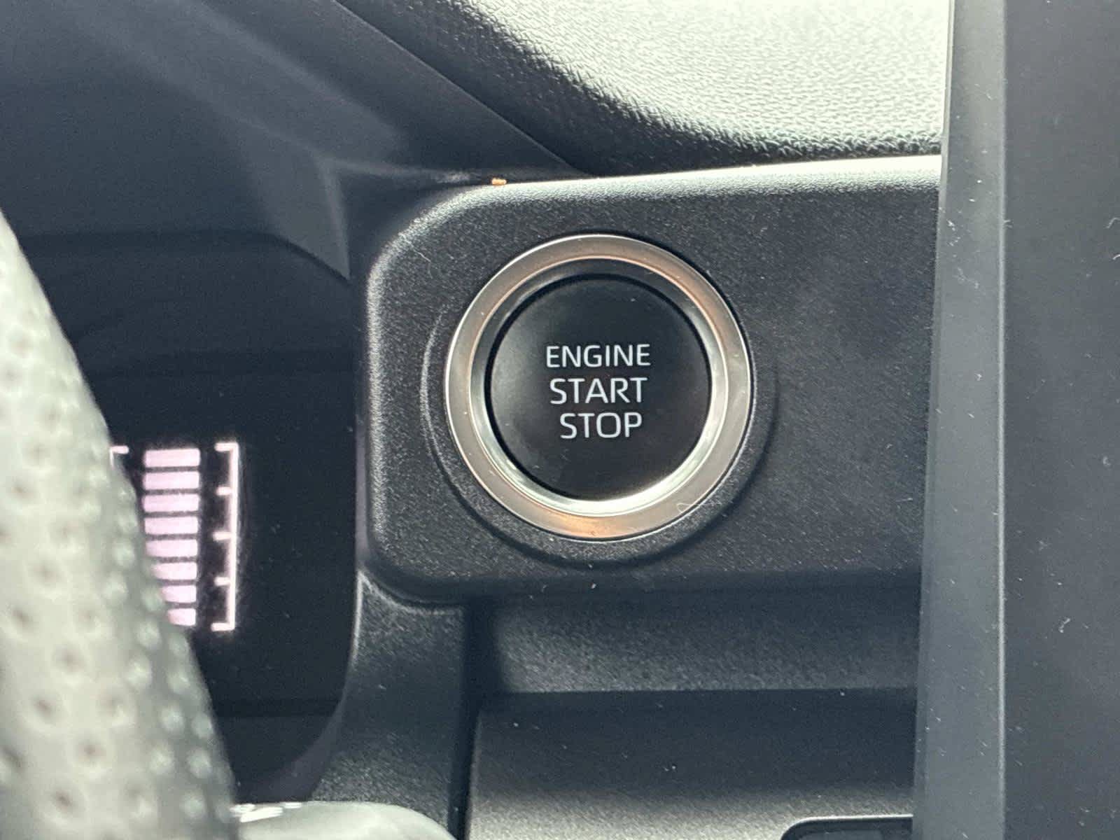 Used 2025 Toyota 4Runner SR5 AWD/4WD image 36