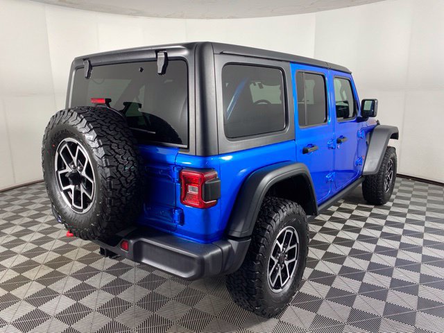 Used 2025 Jeep Wrangler Unlimited Rubicon w/ Convenience Group AWD/4WD image 7
