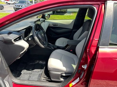 Used 2022 Toyota Corolla LE FWD image 16
