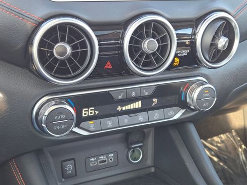 Used 2025 Nissan Sentra SR w/ SR Premium Package image 24