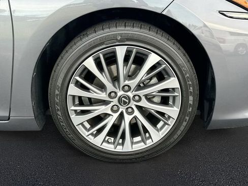 Used 2019 Lexus ES 300h w/ Premium Package image 32