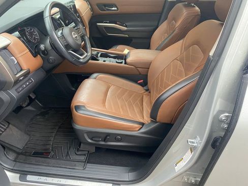 Used 2022 Nissan Pathfinder Platinum image 9