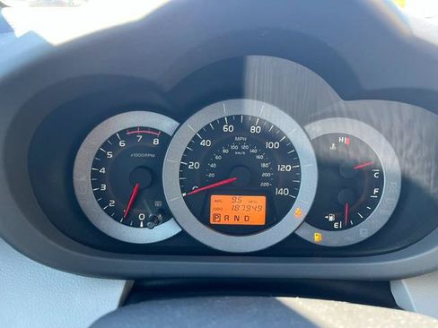 Used 2011 Toyota RAV4 Limited w/ Limited Extra Value Pkg AWD/4WD image 8