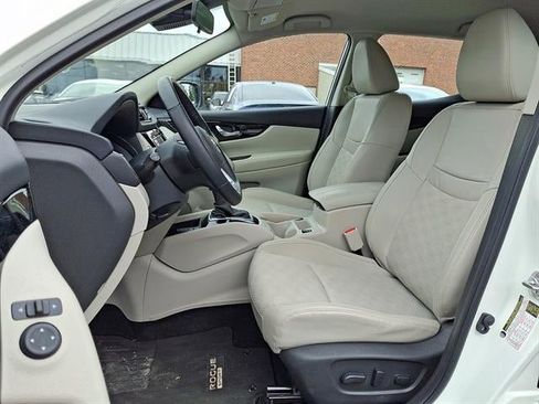 Used 2022 Nissan Rogue Sport SV w/ Technology Package image 13