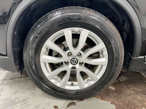 Used 2018 Nissan Rogue SV FWD image 25