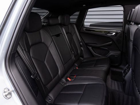 Certified 2026 Porsche Macan Base image 29