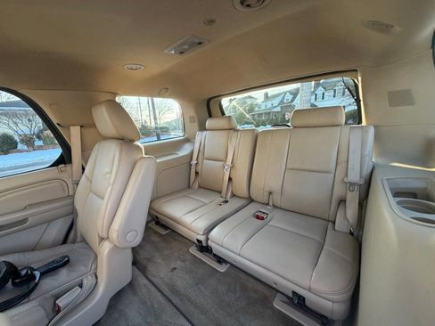 Used 2011 Cadillac Escalade Premium image 20