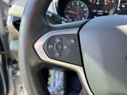 Used 2022 Chevrolet Traverse LS image 30