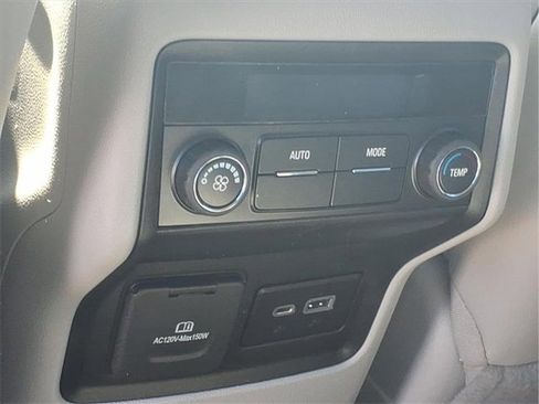 Used 2023 GMC Acadia SLT image 29