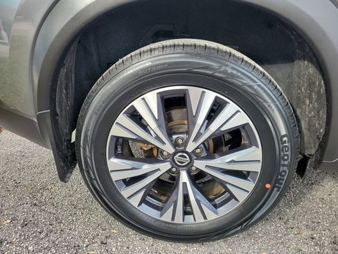 Used 2021 Nissan Rogue SV image 6