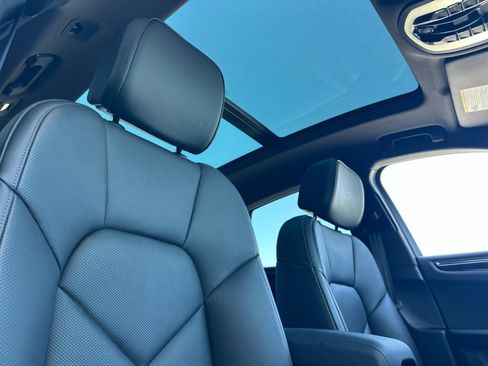 Certified 2026 Porsche Macan AWD/4WD image 17